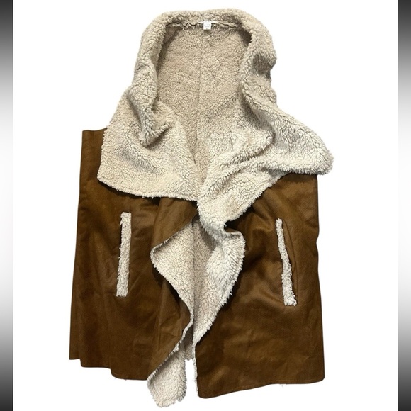 TCEC Jackets & Blazers - TCEC Women’s Wool Lined Sherpa Vest size Large